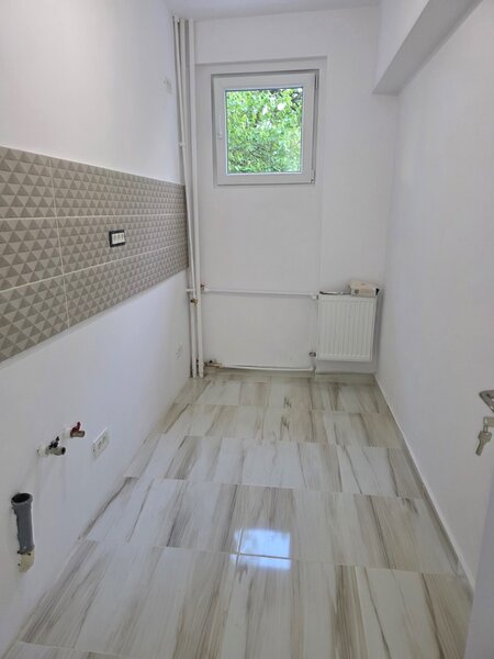 Titan, chiar pe Barajul Lotru, 5 minute metrou, parc IOR, bloc mixt